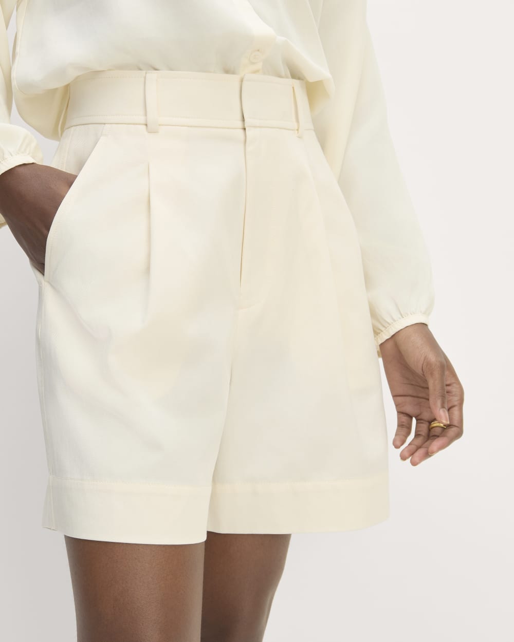 The Draper Short in Buttersmooth in Canvas — detail view