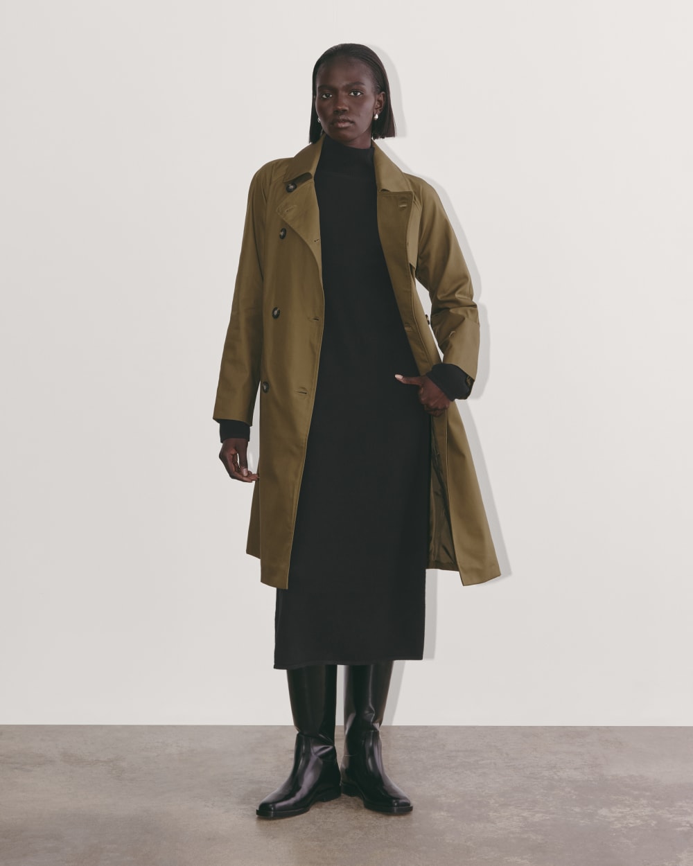 The Turtleneck Sweater Dress in Cashmere in Black — detail view