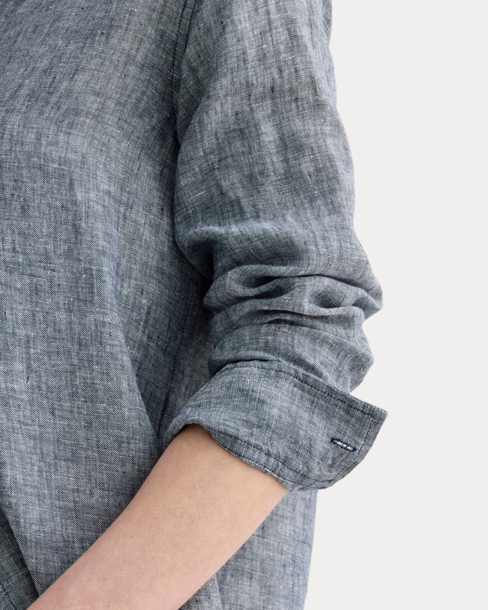 The Must-Have Shirt in Linen in Navy Chambray — detail view