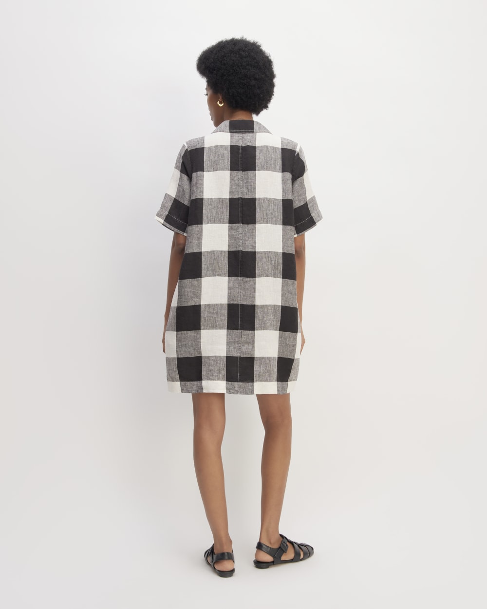 The Shirtdress in Linen in Bone / Black Check — detail view