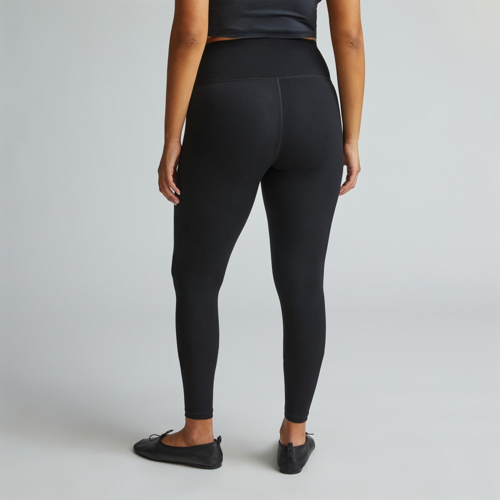 The Perform Legging® in Black — detail view