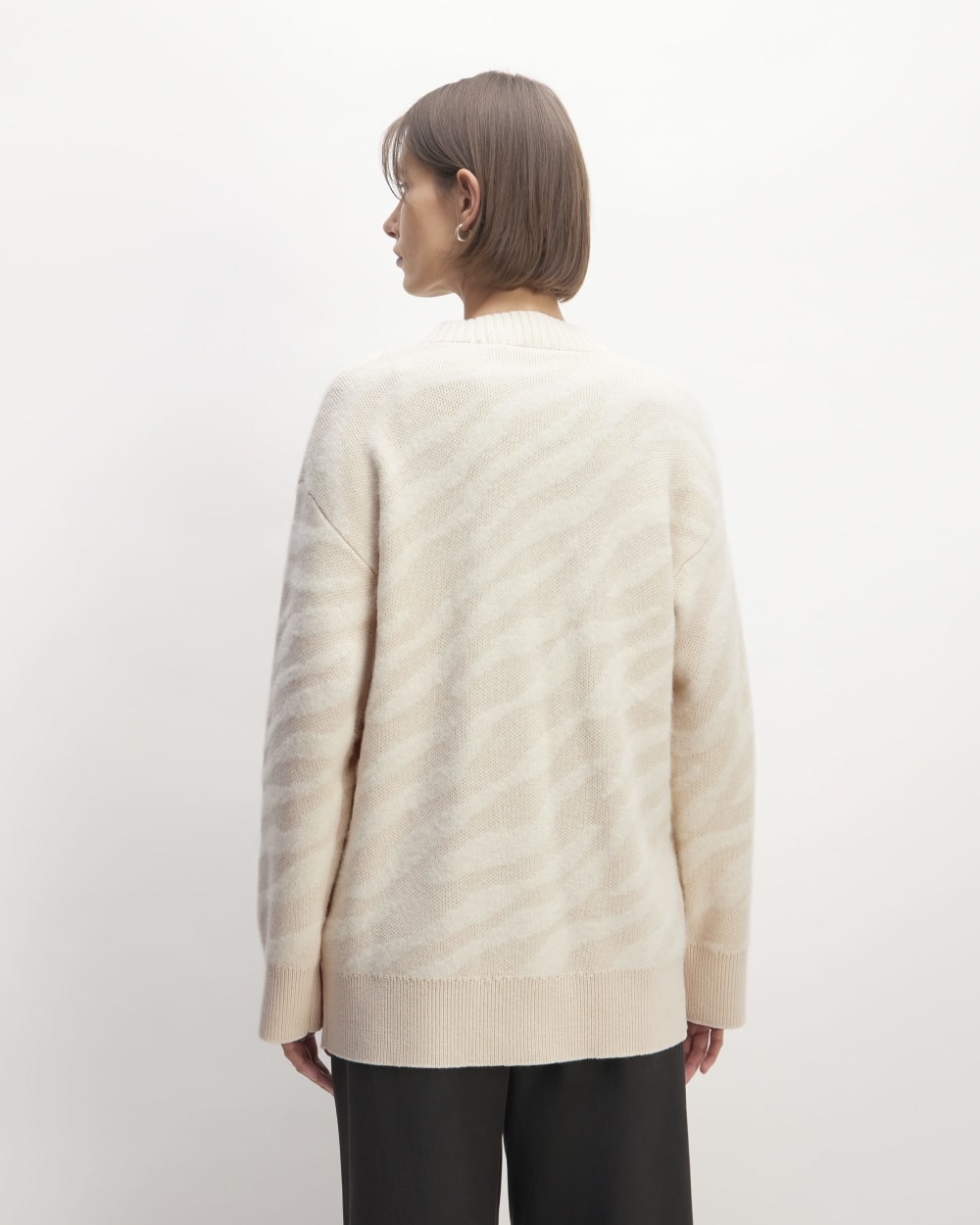 The Alpaca Tiger Jacquard Cardigan in Canvas / Snow — detail view