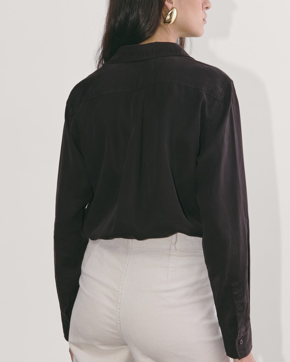 The Must-Have Shirt in Butterlite in Black — detail view