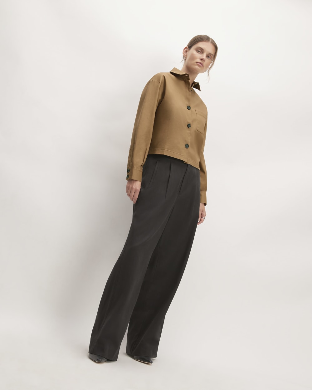The Structured Cotton Cropped Shirt in Toasted Coconut — detail view