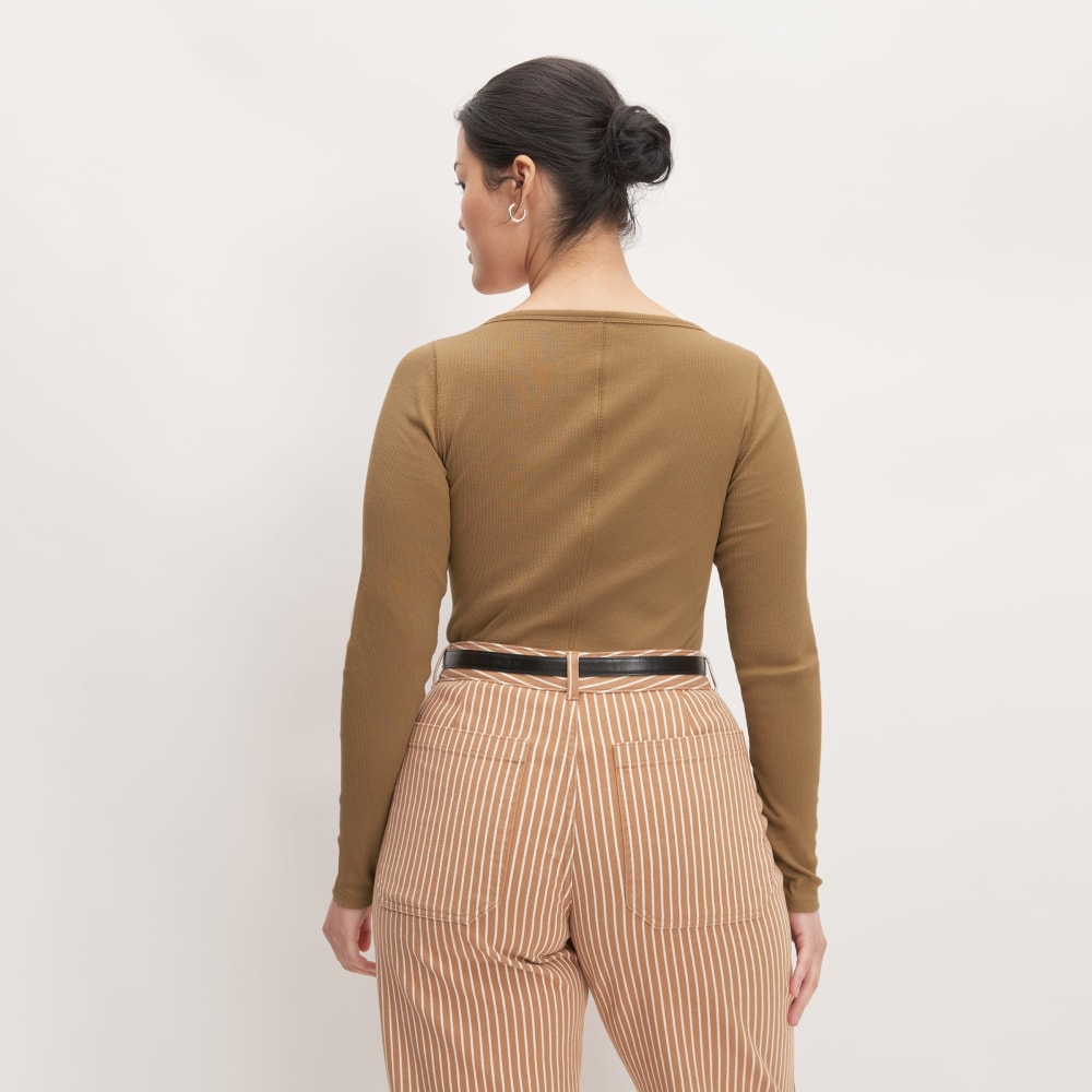 The Luxe Rib Long-Sleeve Scoop-Neck Tee in Toasted Coconut — detail view