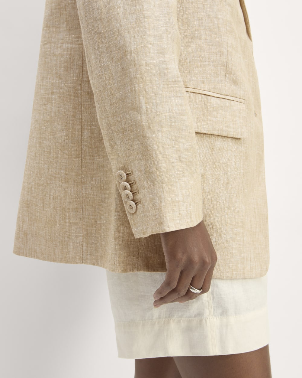The Oversized Blazer in Linen in Cornstalk Chambray — detail view