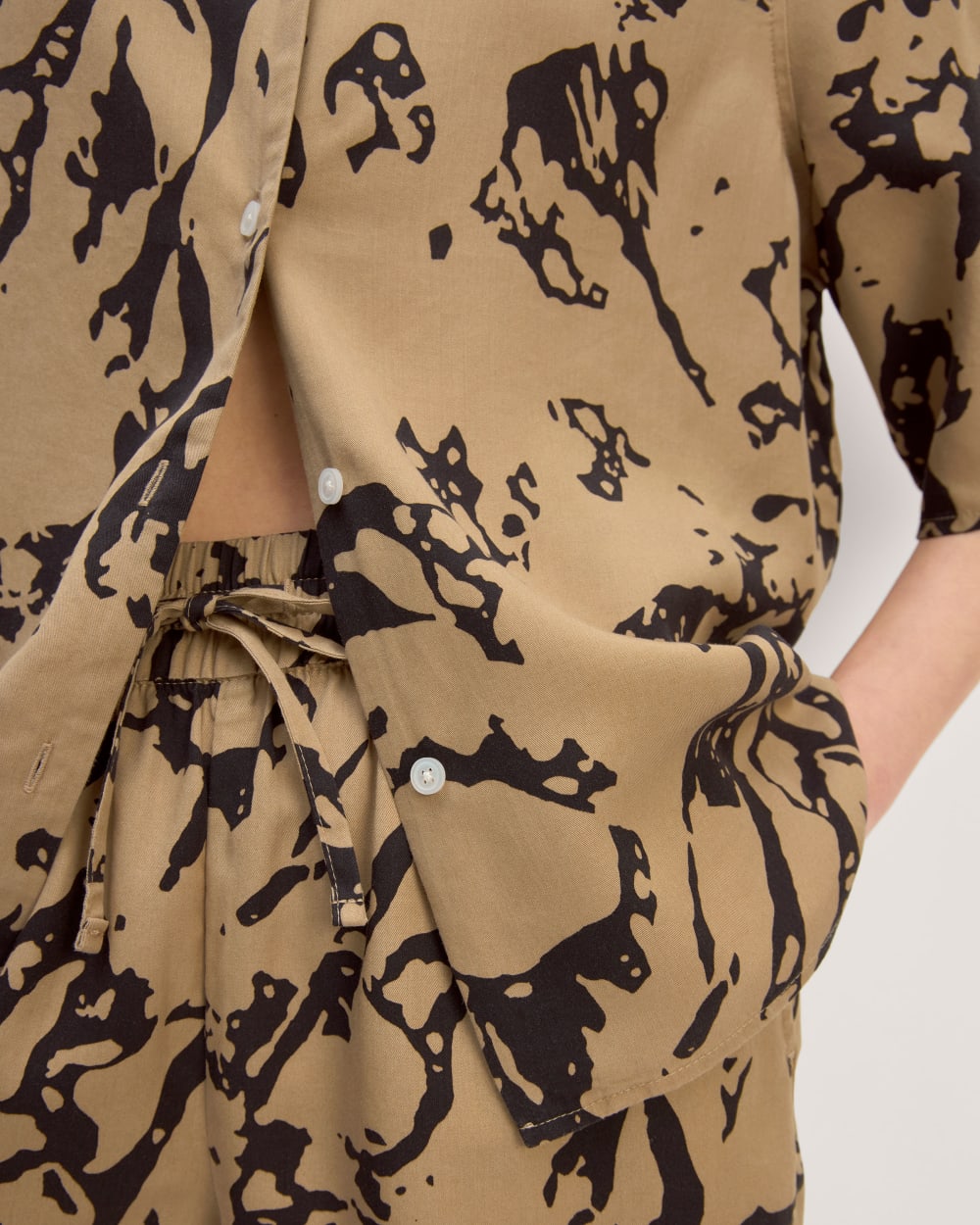 The Short-Sleeve Shirt in Butterlite in Black / Cornstalk Abstract — detail view