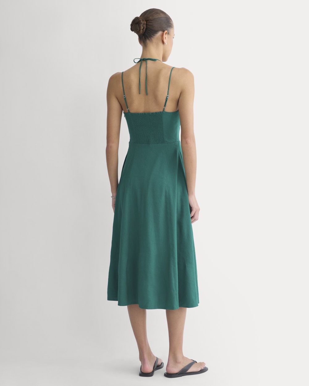 Tie-Neck Dress in Stretch Linen in Evergreen — detail view