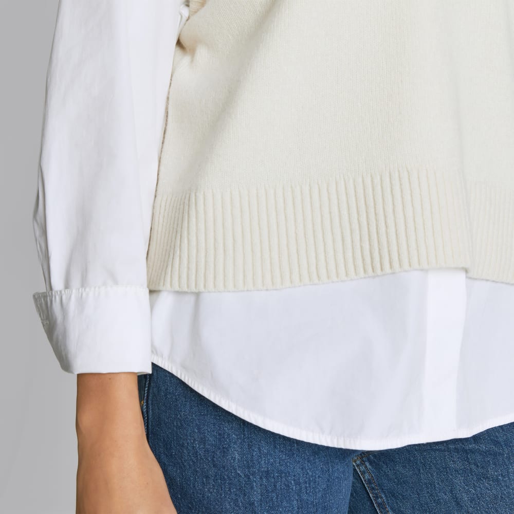 The Cashmere Vest in Bone — detail view