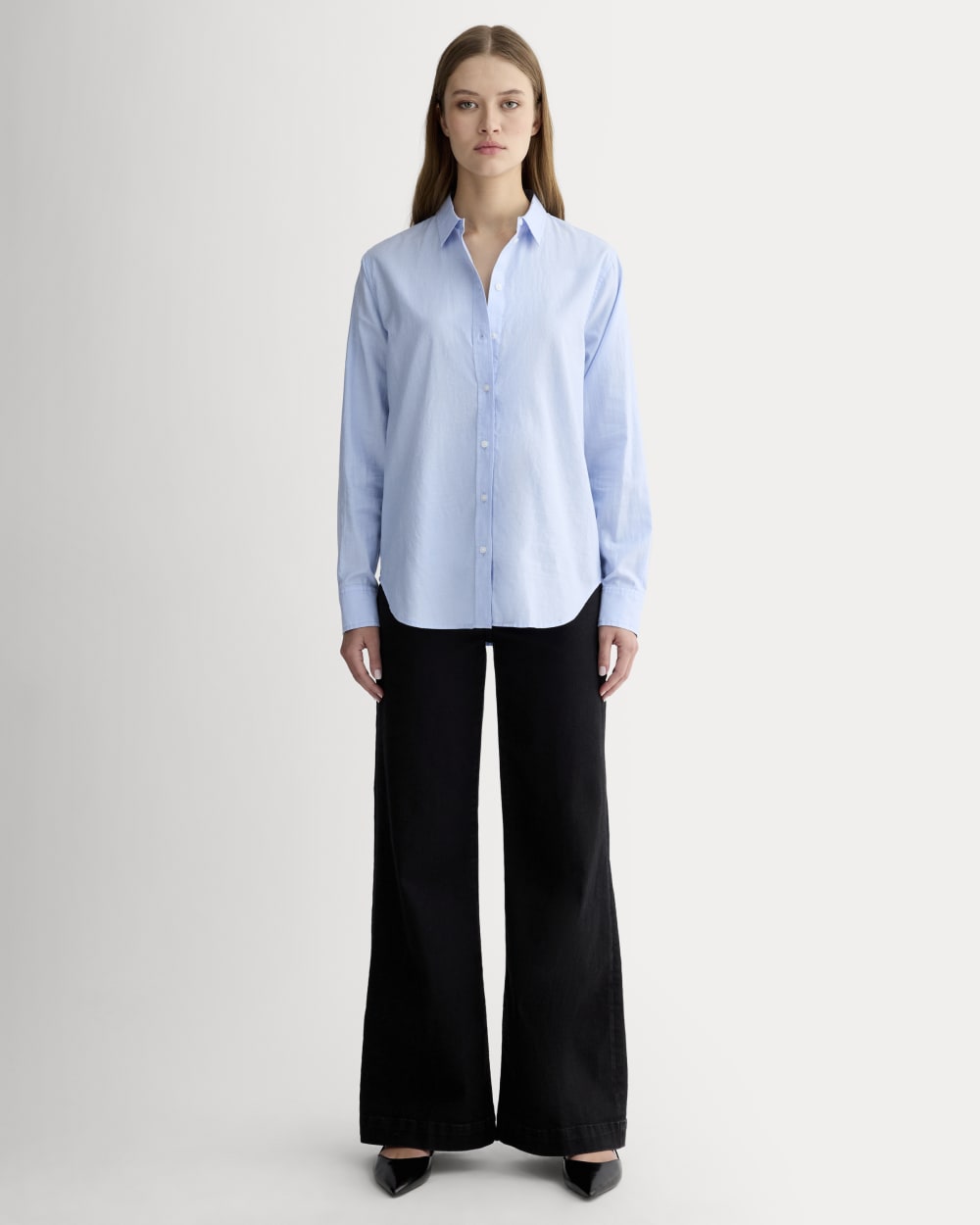 The Must-Have Shirt in Silky Cotton in Pale Blue — detail view