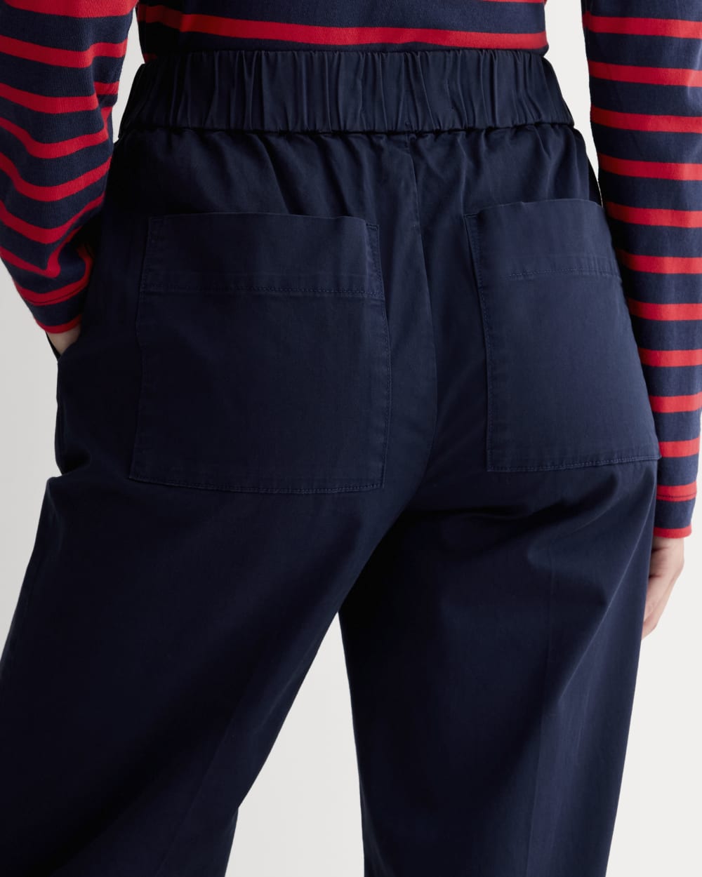 The Easy Pant in Navy — detail view