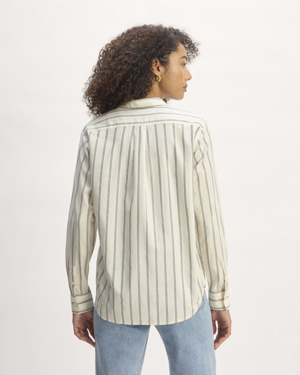 The Must-Have Shirt in Silky Cotton in Bone / Black — detail view