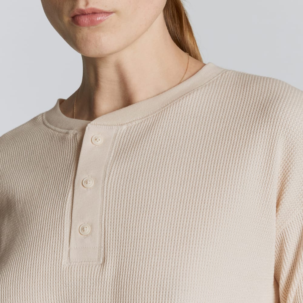 The Organic Cotton Waffle Henley in Brazilian Sand — detail view