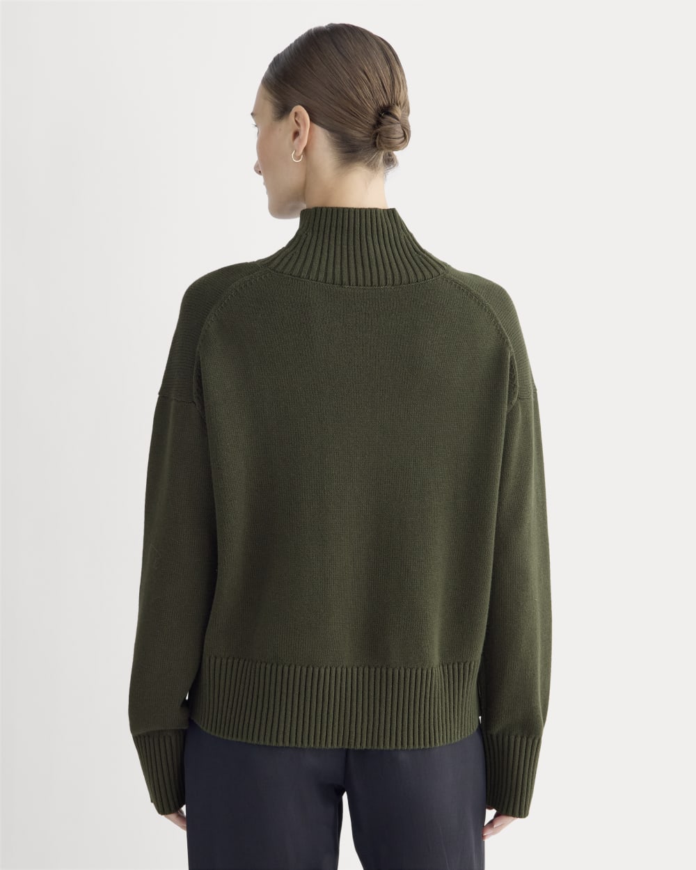 The Boxy Turtleneck in Everyday Cotton in Dark Green — detail view