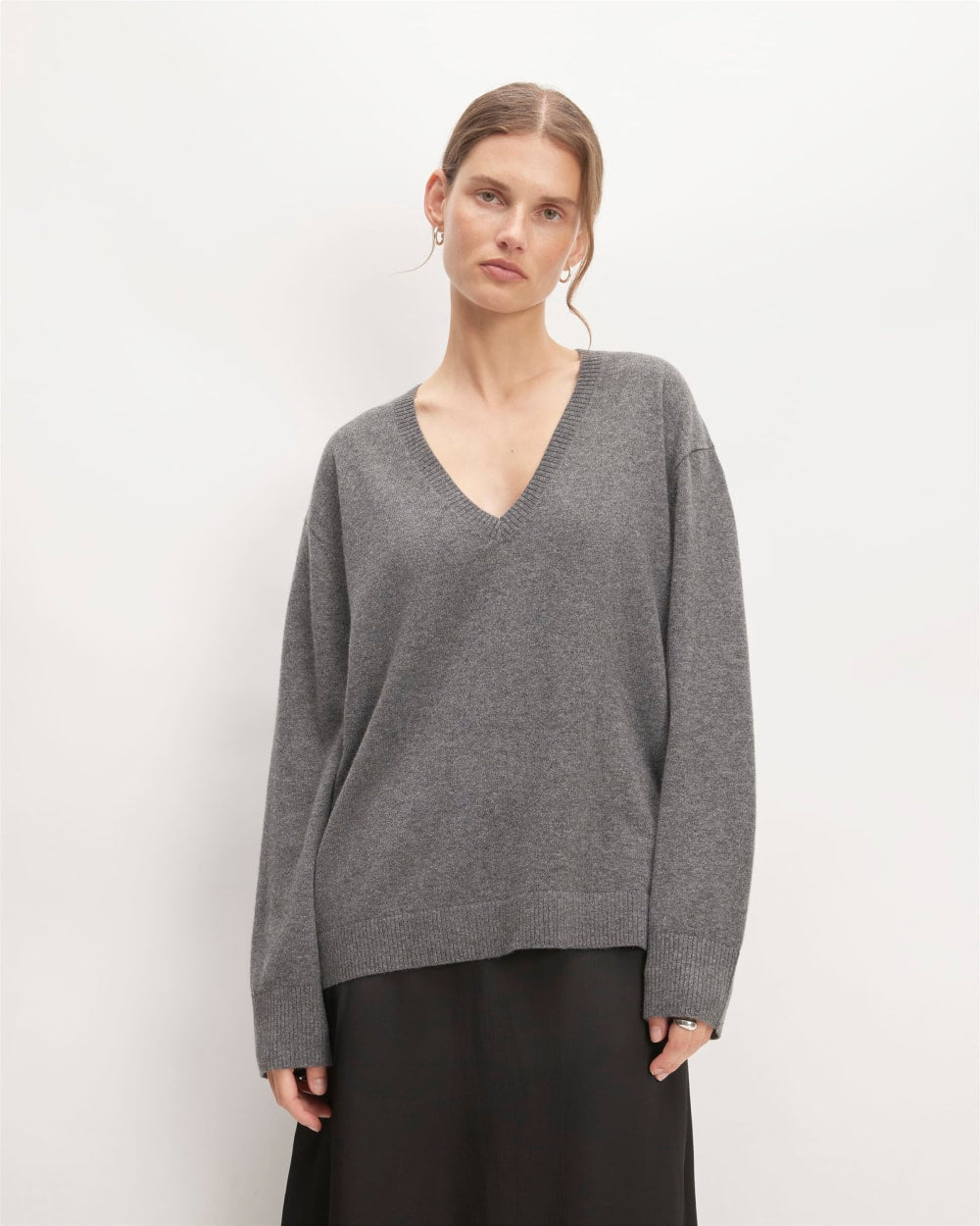 The Classic V in Cashmere in Heather Charcoal — front view