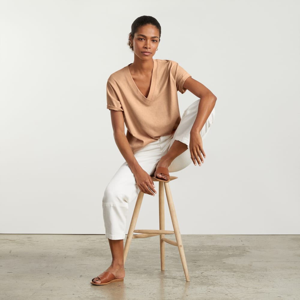 The Vintage V-Neck Hemp Tee in Hazelnut — detail view