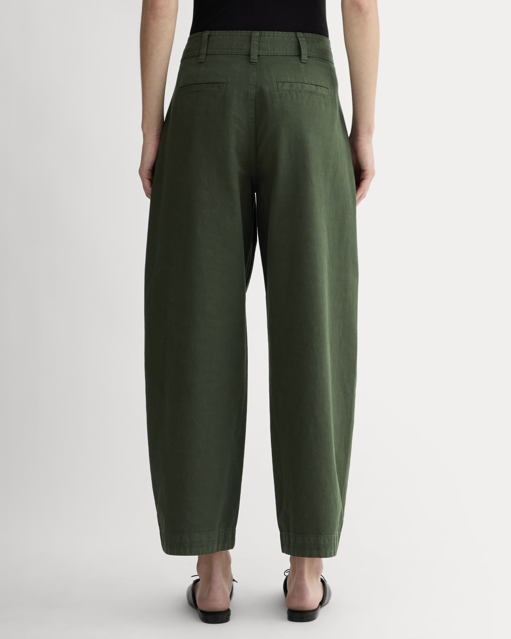 The Everywhere Pant in Dark Forest — detail view
