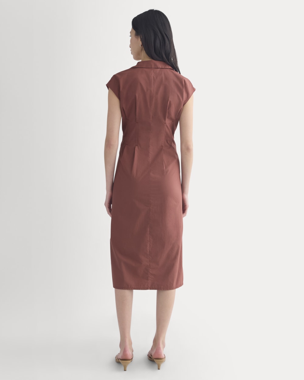 Muscle Shirtdress in Lightweight Cotton in Henna Red — detail view