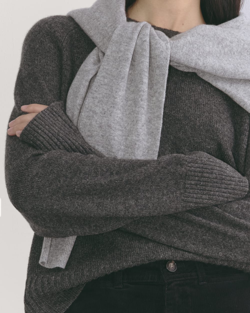 The Boxy Crew in Cashmere in Heather Charcoal — detail view