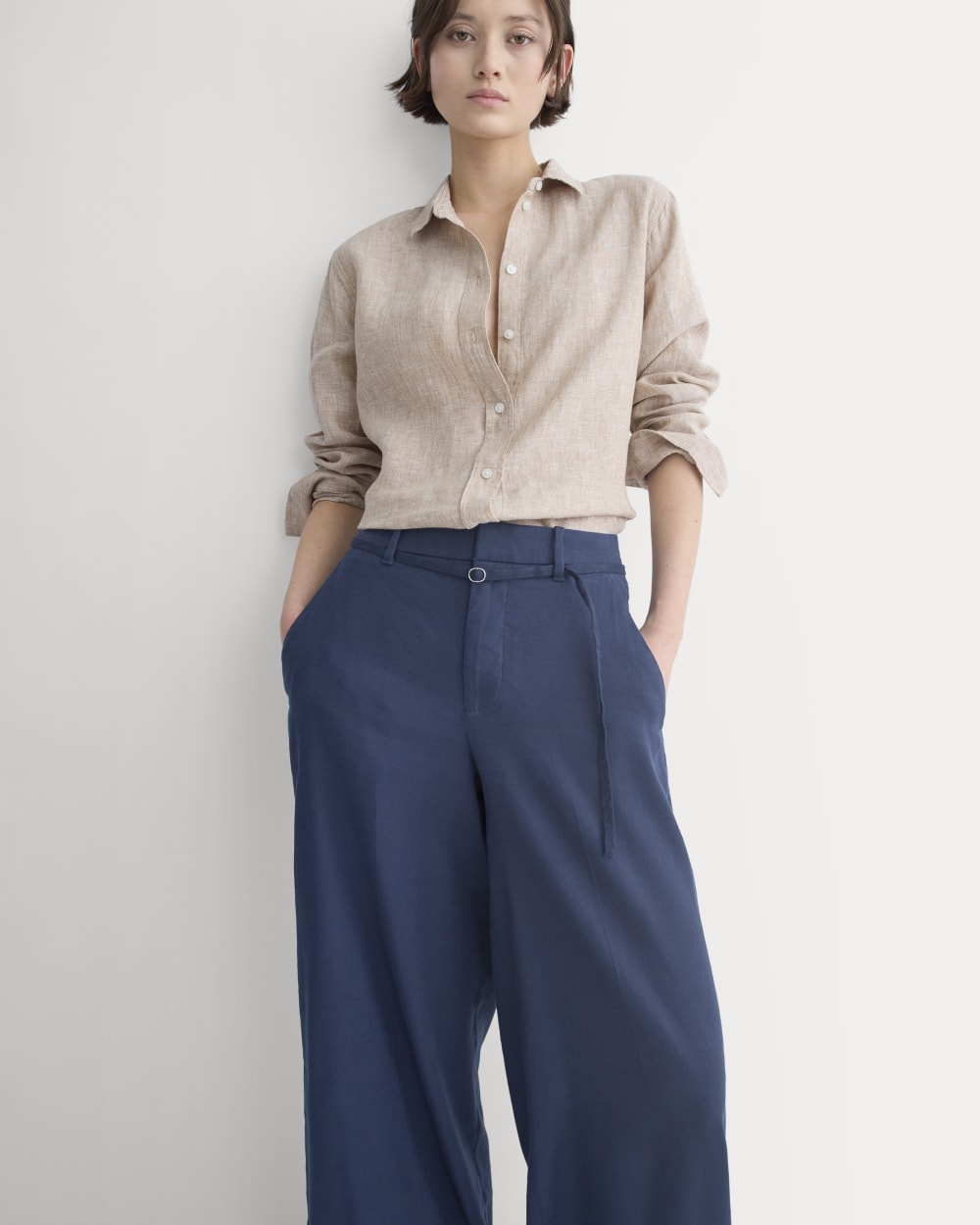 Wide-Leg Belted Pant in Stretch Linen in Navy — detail view