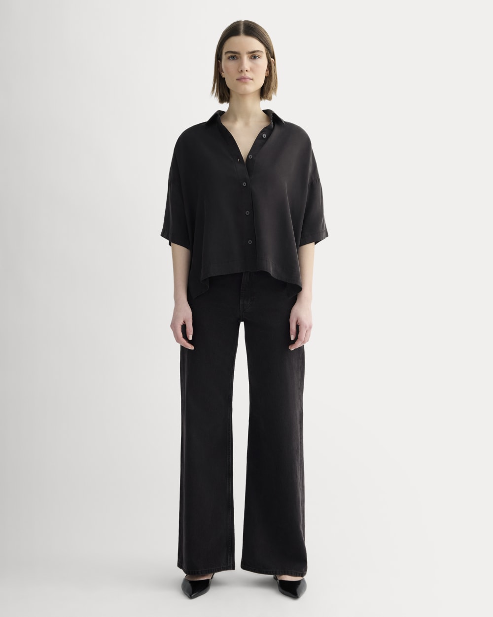 The Short-Sleeve Square Shirt in Butterlite in Black — detail view
