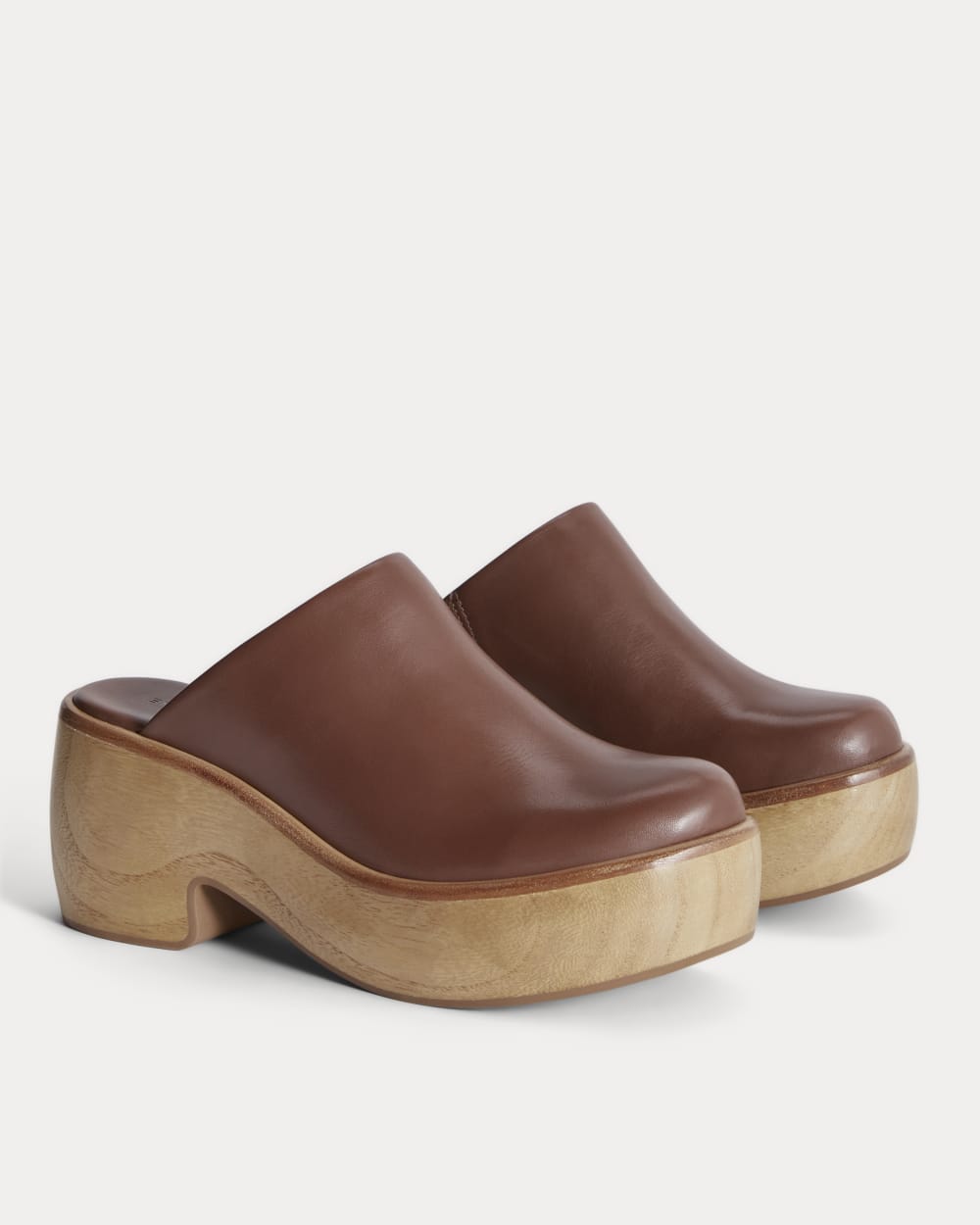The Wooden Puffa Clog in Rum — detail view