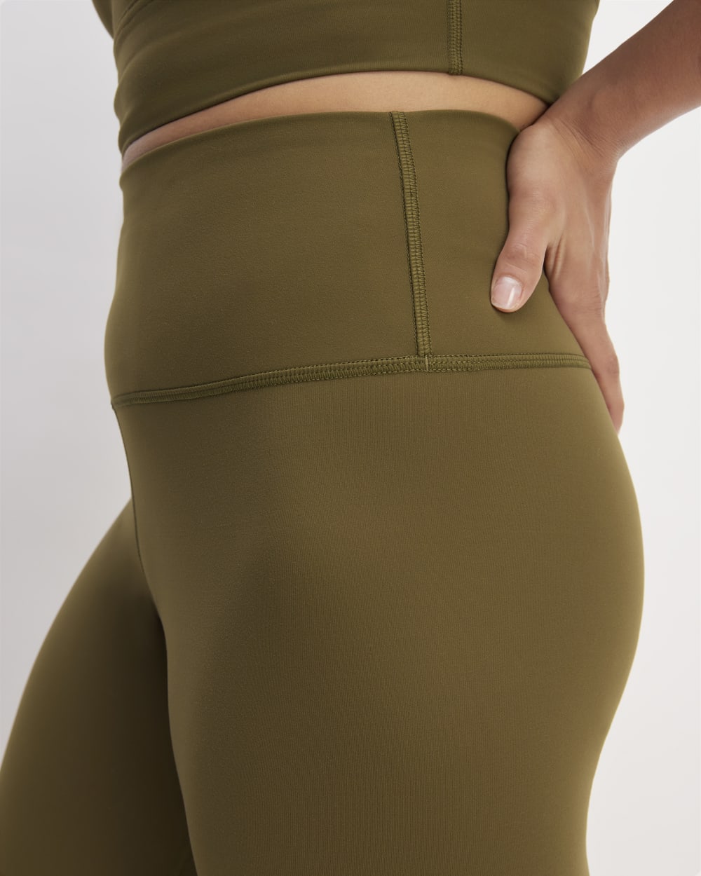 The Perform 24/7 Legging in Beech — detail view