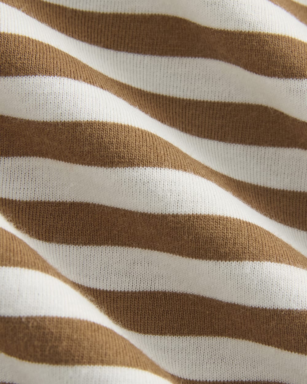 The Box-Cut Tee in Essential Cotton in Bone/Toffee — detail view