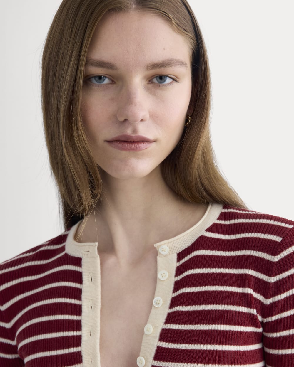 The Short-Sleeve Henley in Ultrasoft Merino in Merlot / Parchment — detail view