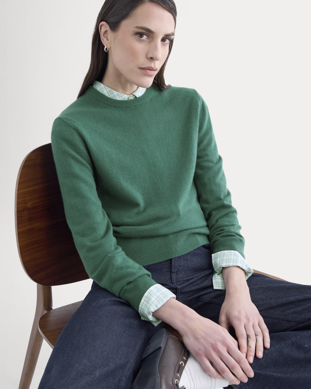 Cashmere Slim Crew Sweater in Hunter Green — front view