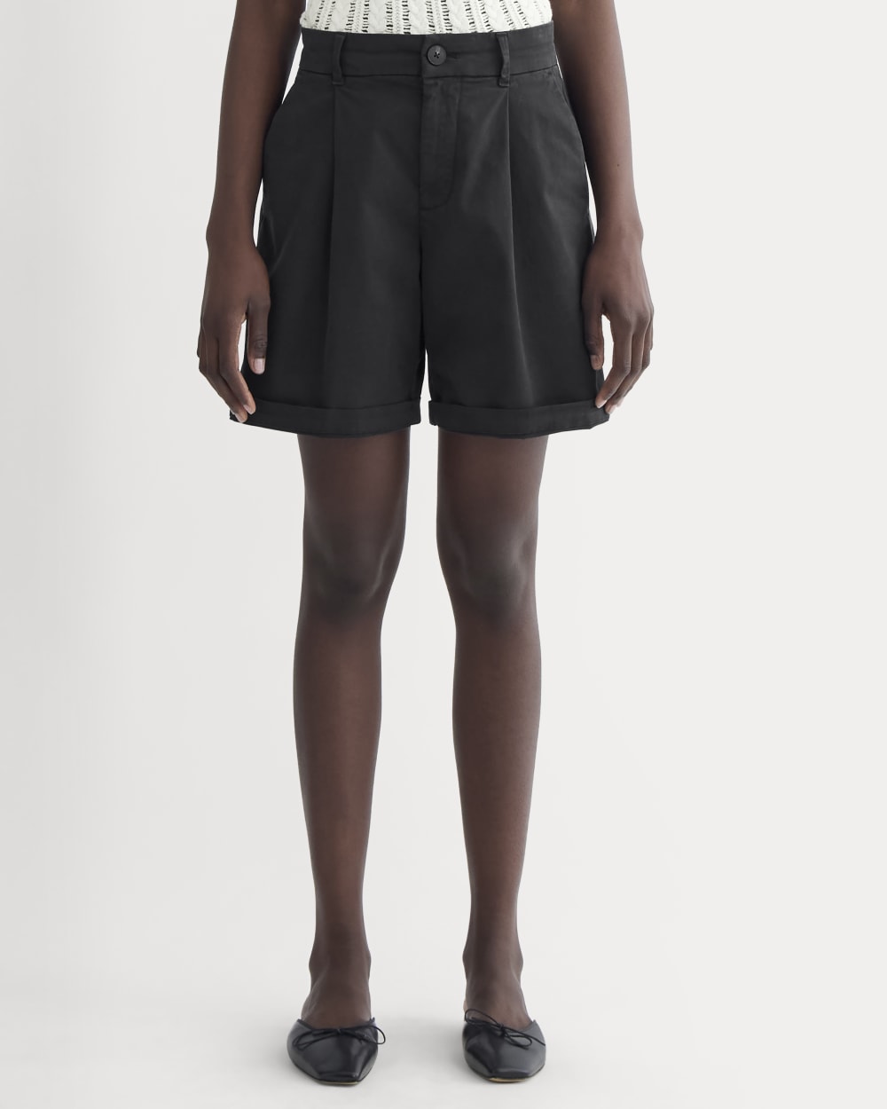 The Pleated Chino Short in Black — detail view