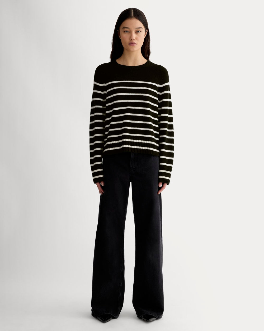 The Boxy Crew in Cashmere in Black / Bone — detail view