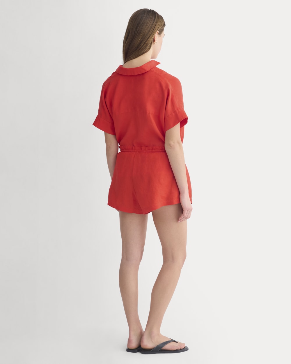 Flowy Short in Linen in Fiery Red — detail view