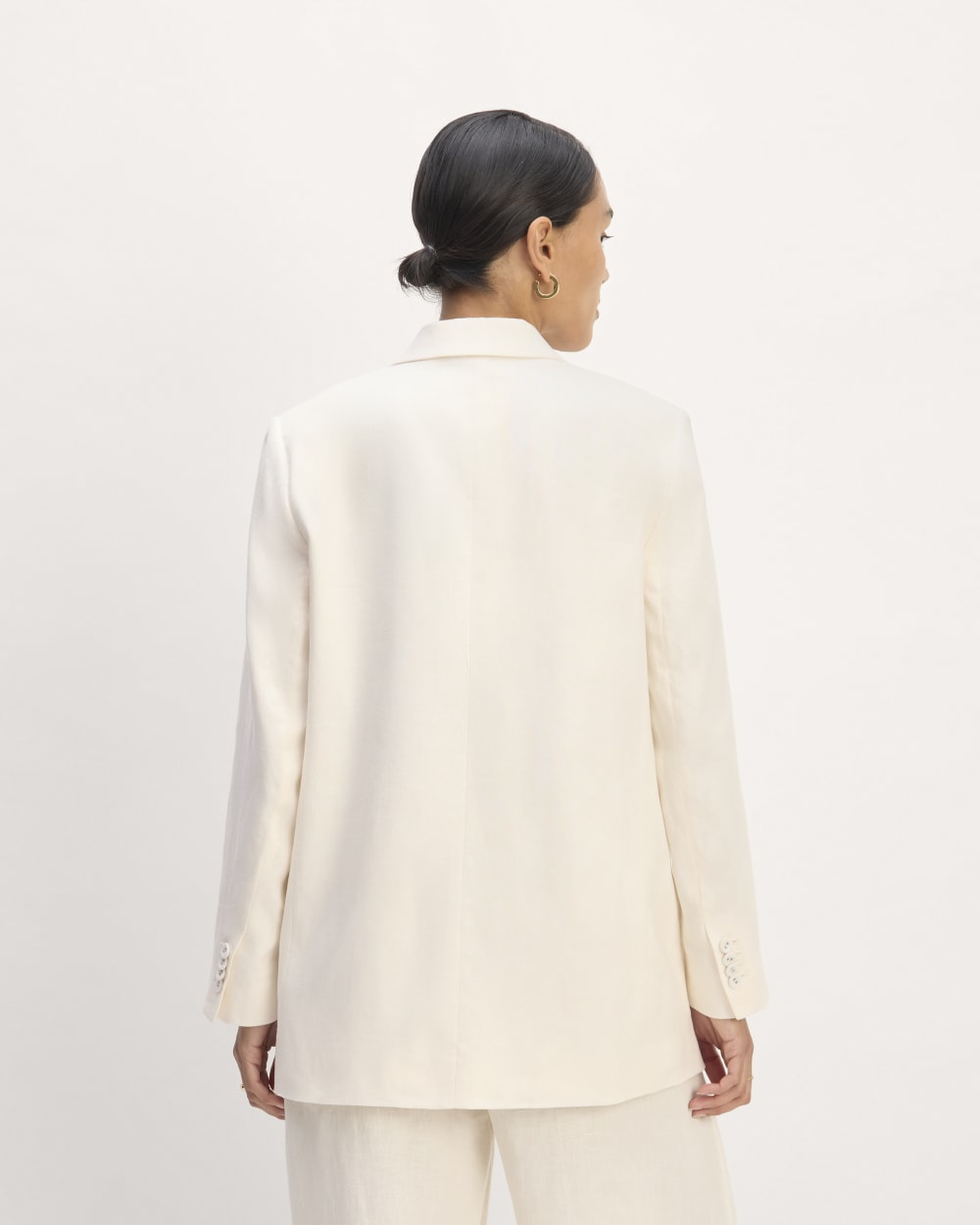 The Oversized Blazer in Linen in Bone — detail view