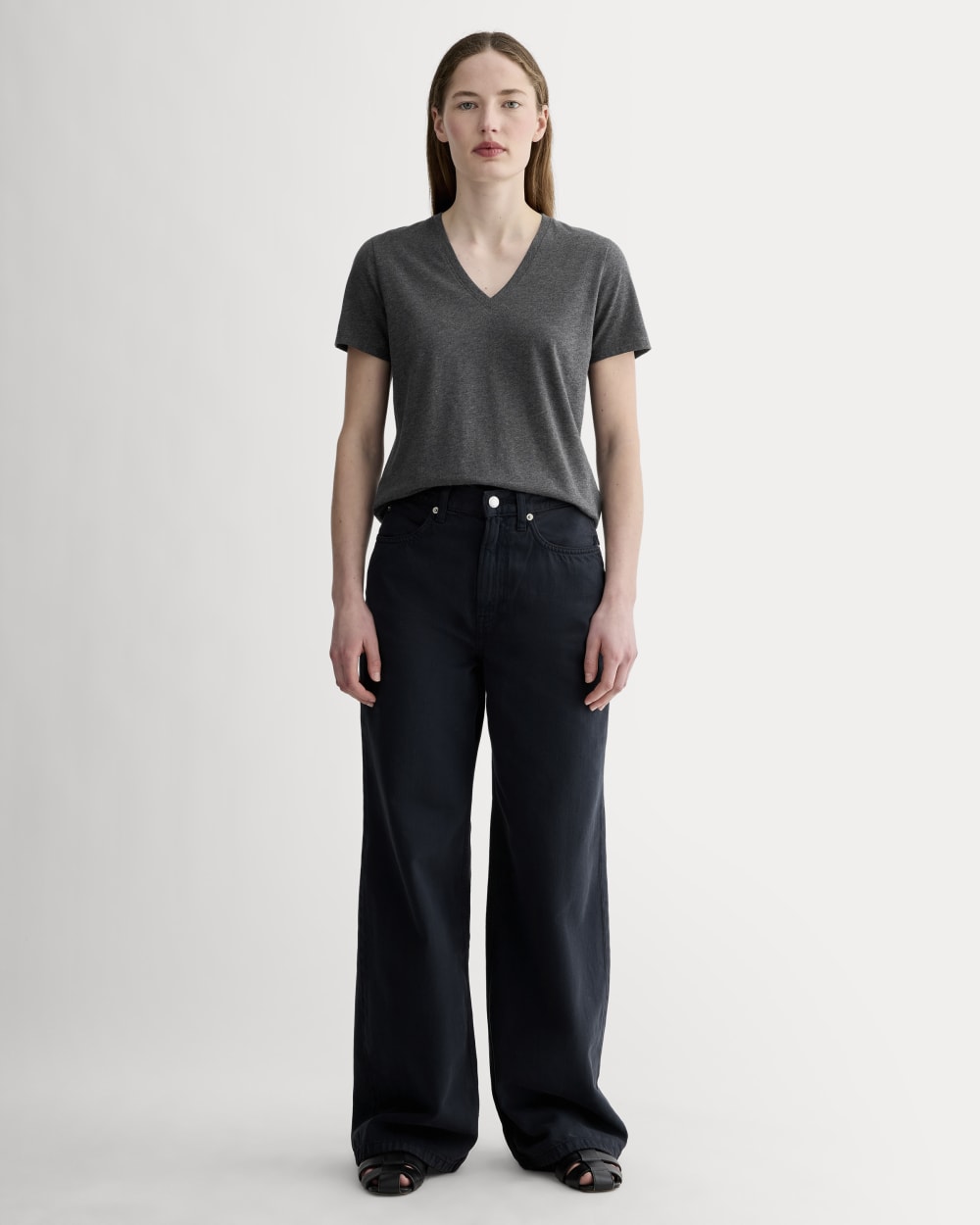 The Slim V-Neck Tee in Essential Cotton in Heathered Soot — detail view