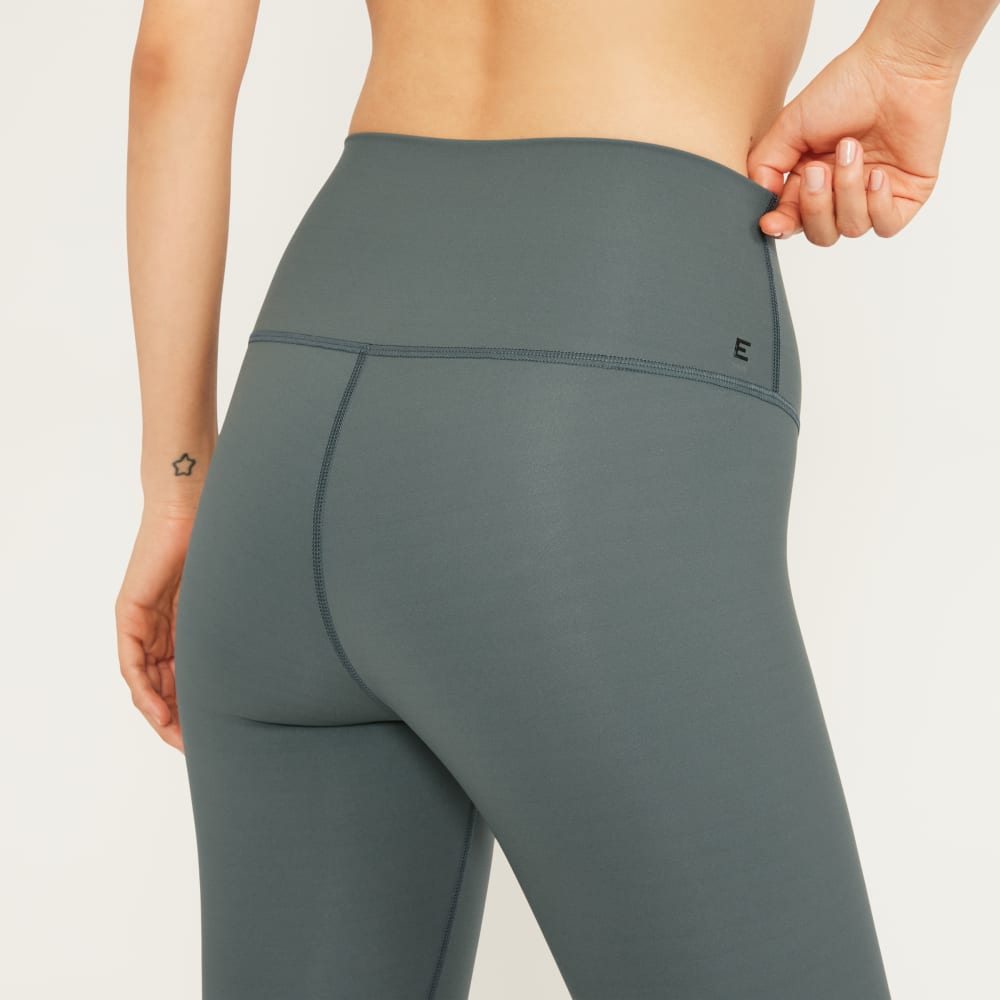 The Perform Legging® in Pine — detail view