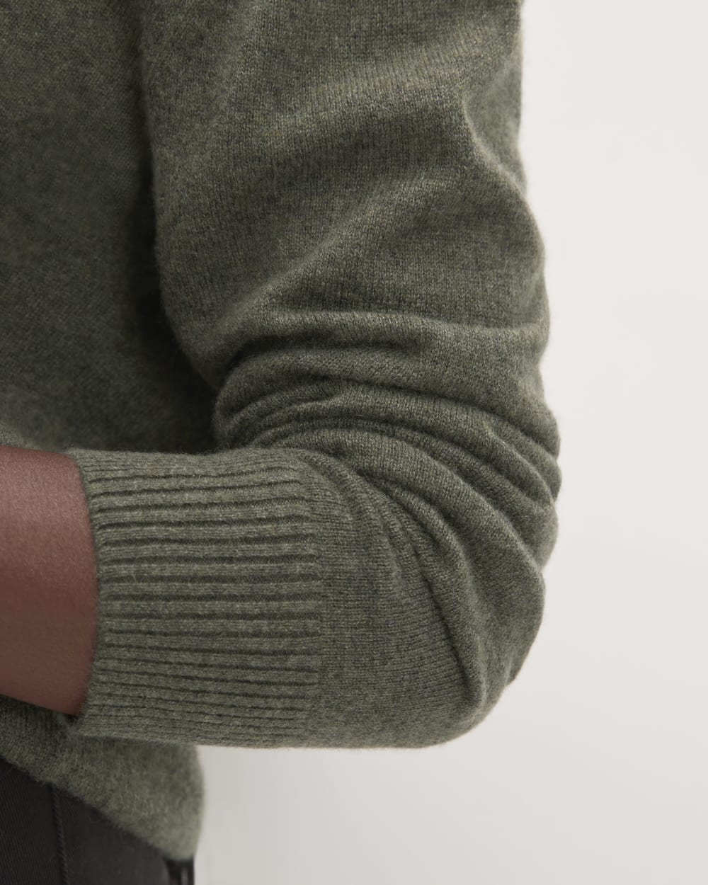 The Classic Crew in Cashmere in Heathered Army Green — detail view