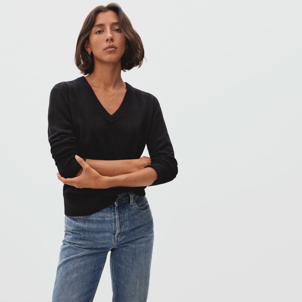 The Cashmere V-Neck in Black — alternate view