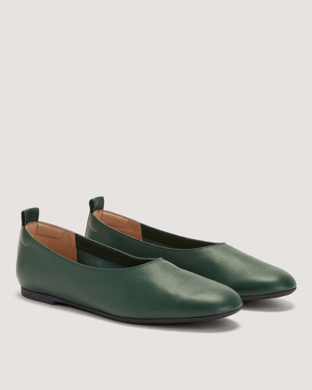 The Day Glove in Narrow Fit in Scarab — front view