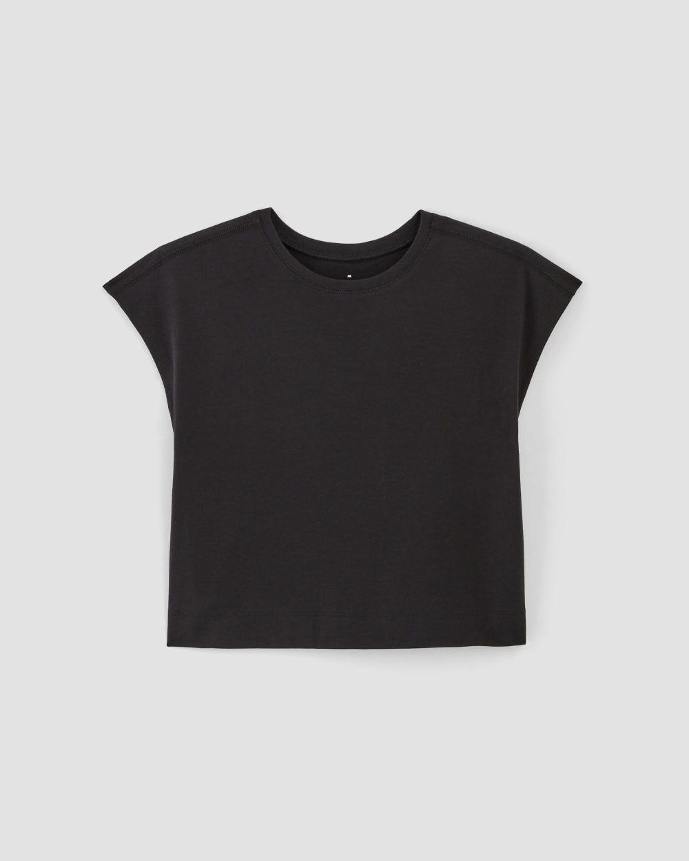 The Muscle Cropped Tee in Essential Cotton in Black — alternate view