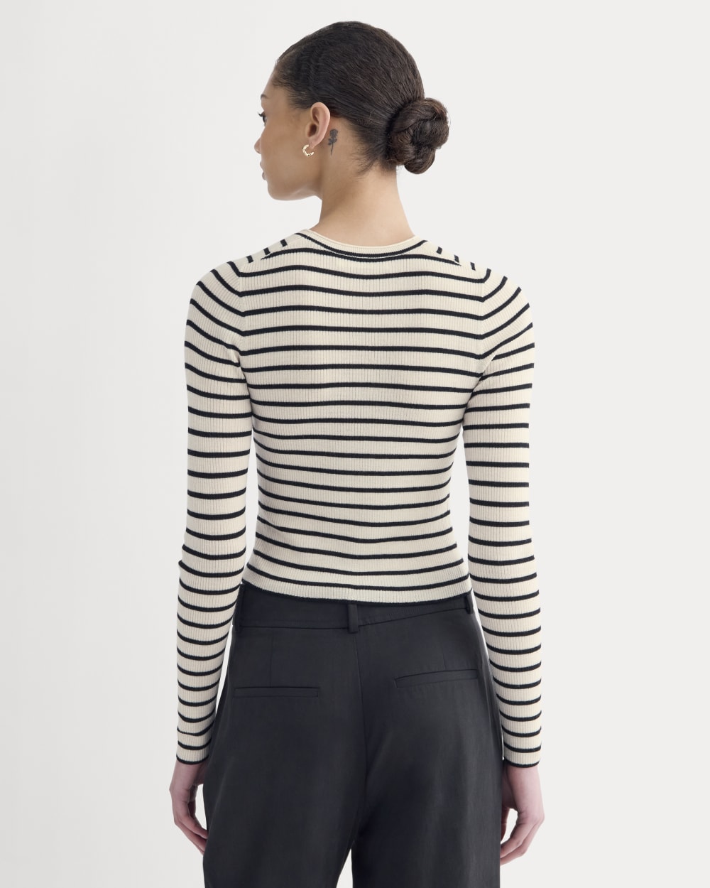 The Cropped Crew Top in Ultrafine Merino in Parchment / Black — detail view
