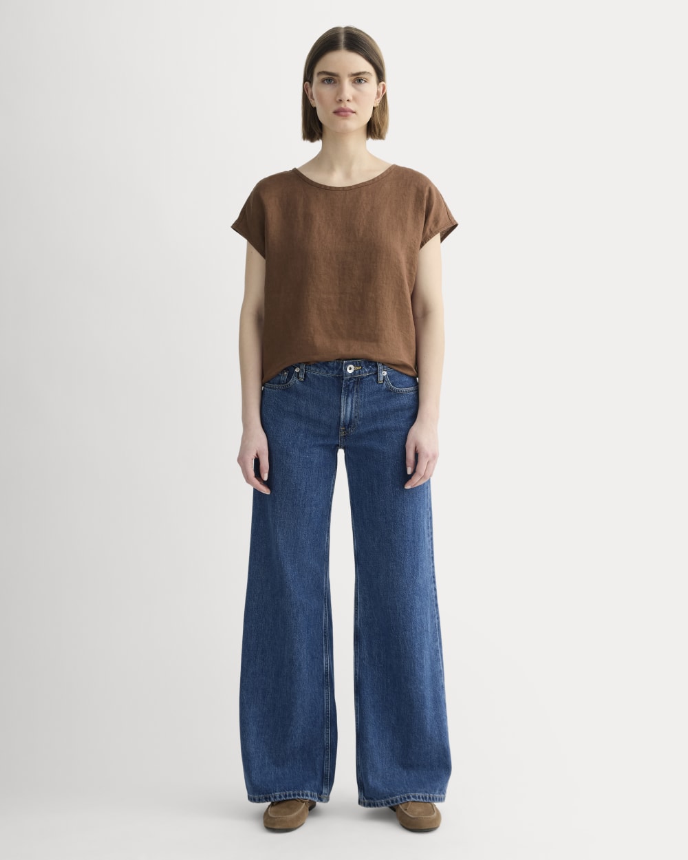 The Muscle Top in Linen in Cedarwood — detail view