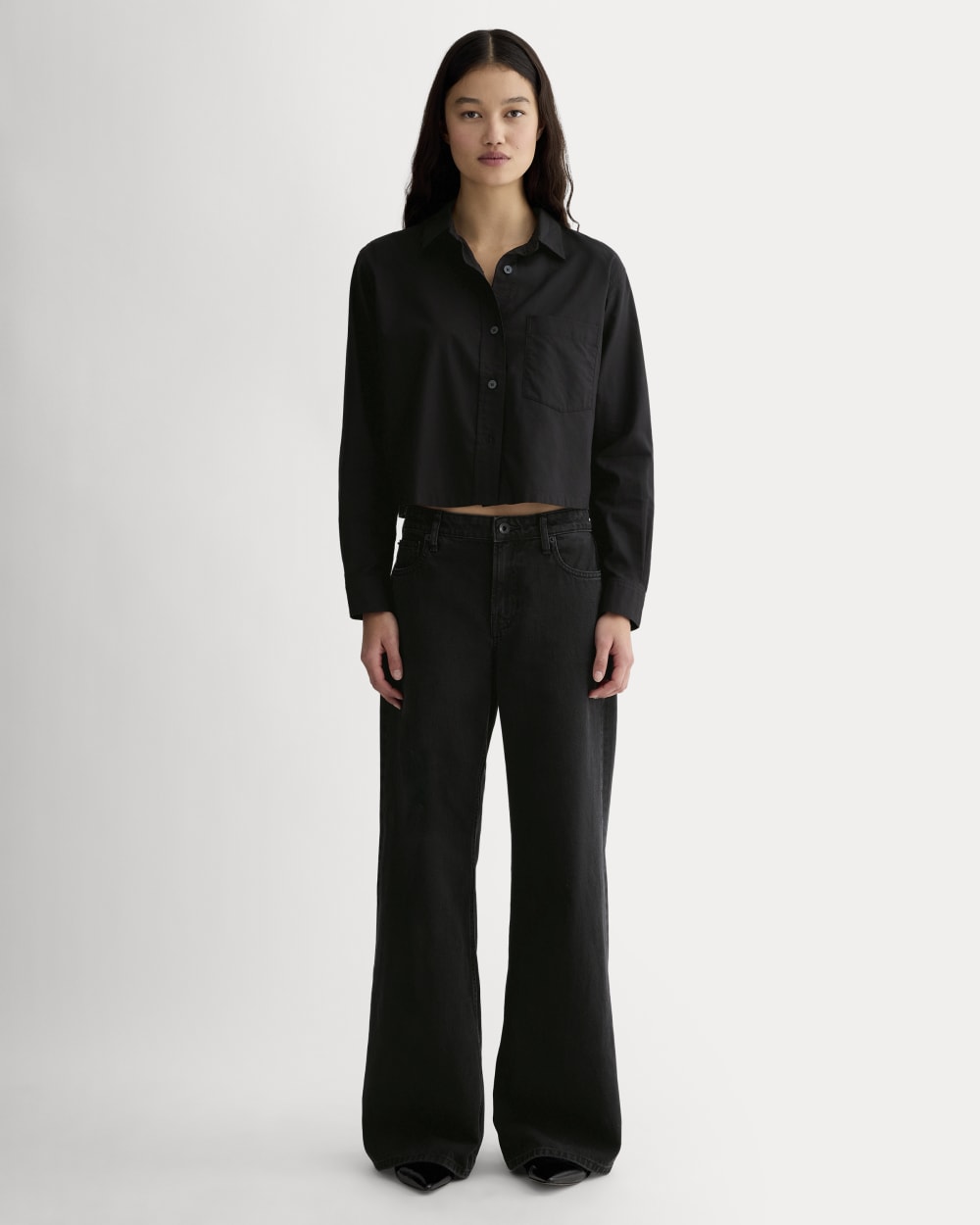 The Way-Short Shirt in Silky Cotton in Black — detail view