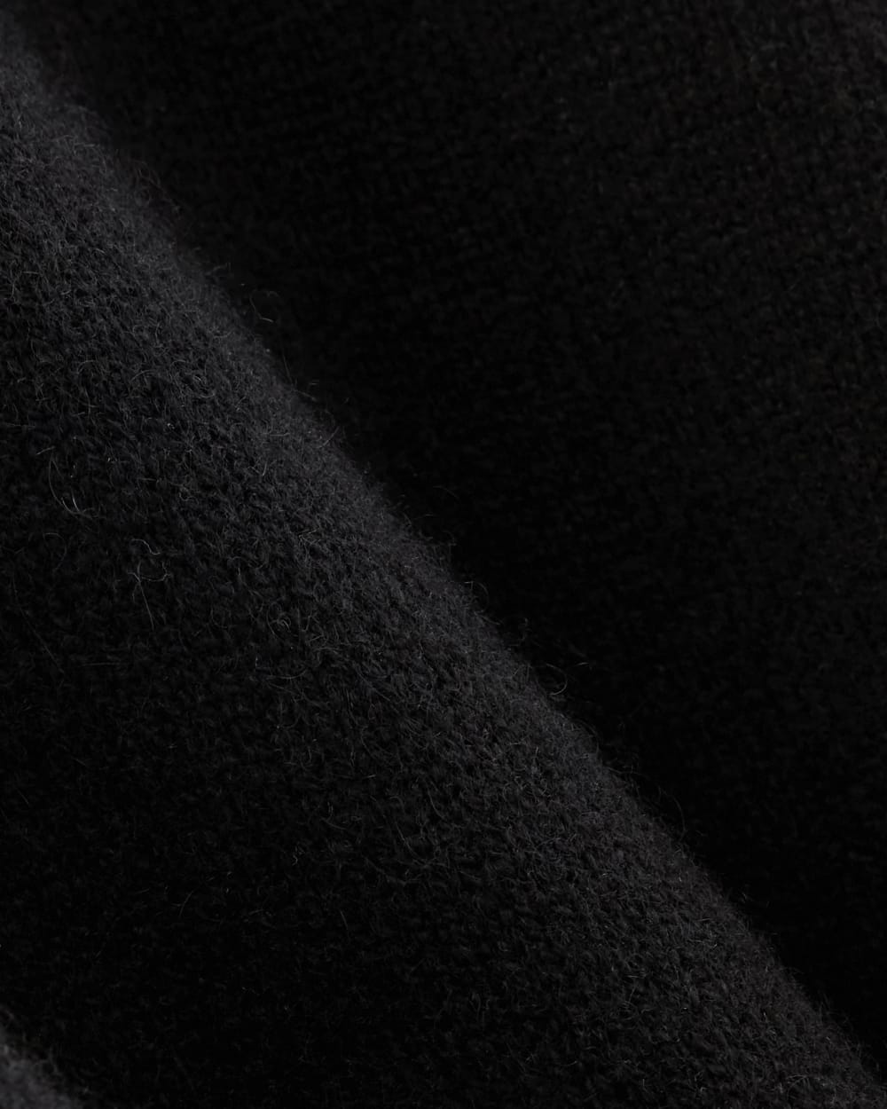 The Boxy Turtleneck in Cashmere in Black — detail view