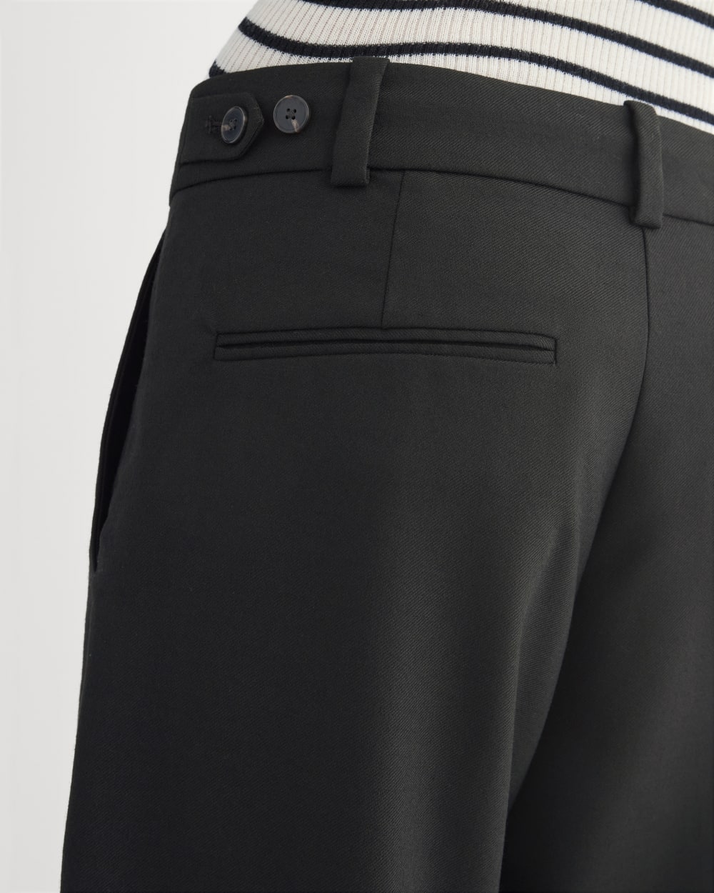 Straight-Leg Trouser in Tailor Twill in Black — detail view