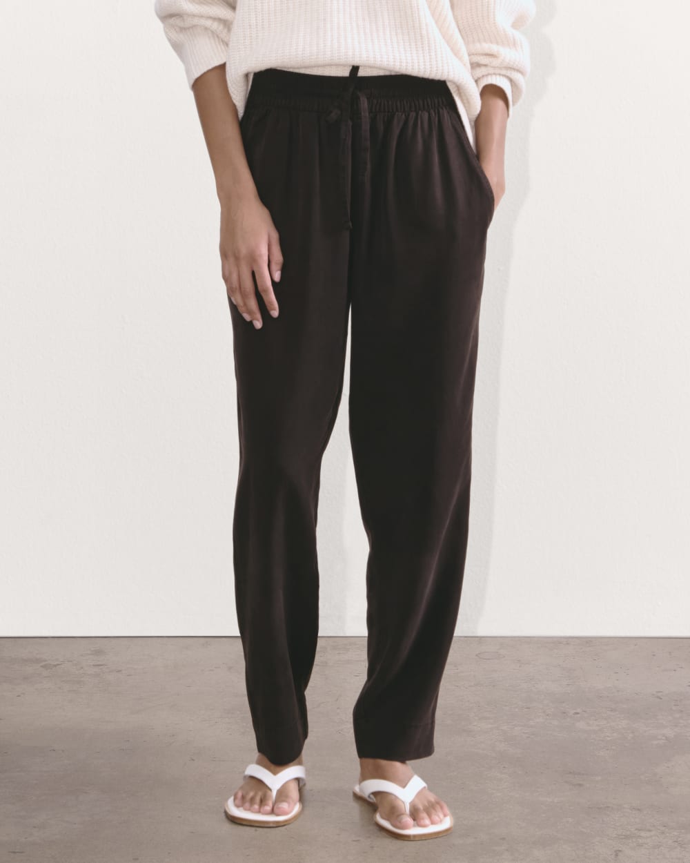 The Tapered Pant in Butterlite in Black — detail view