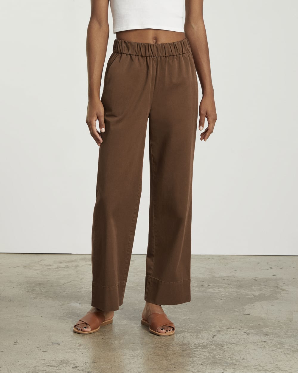 The Easy Pant in Espresso — detail view