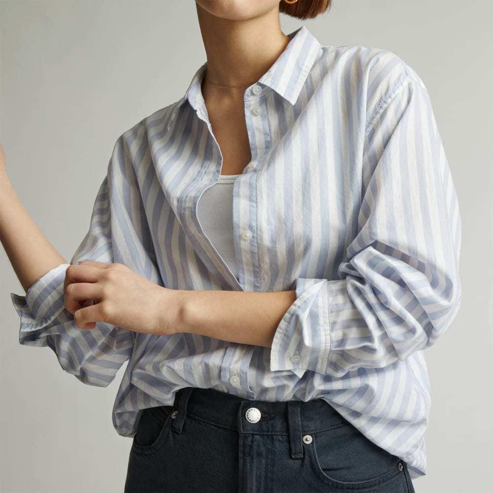 The Must-Have Shirt in Silky Cotton in Periwinkle / White — detail view
