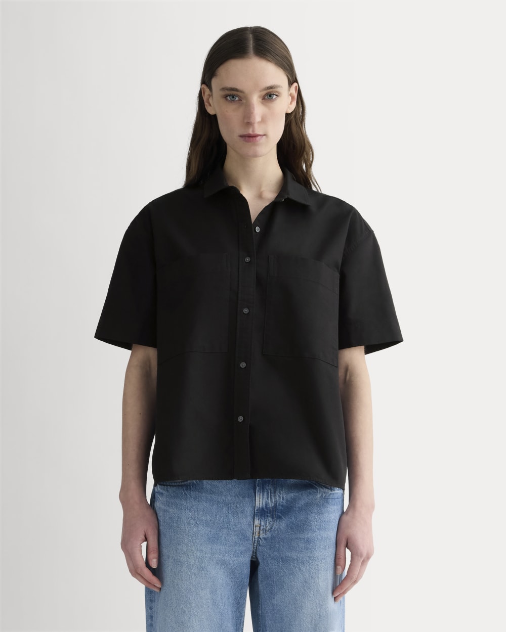 The Short-Sleeve Boxy Oxford in Black — front view