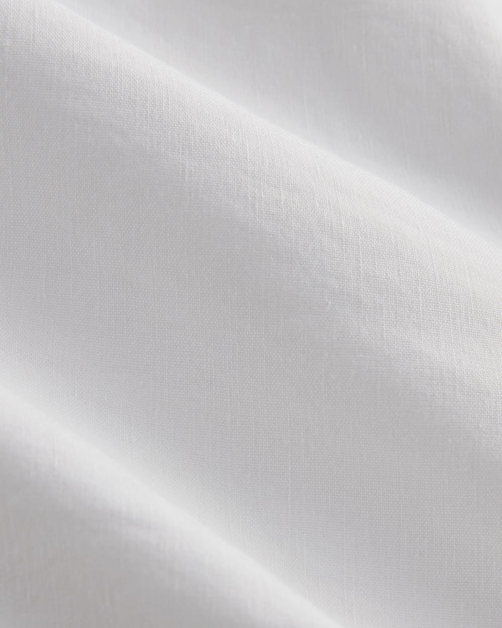 The Seamed Top in Stretch Linen in White — detail view